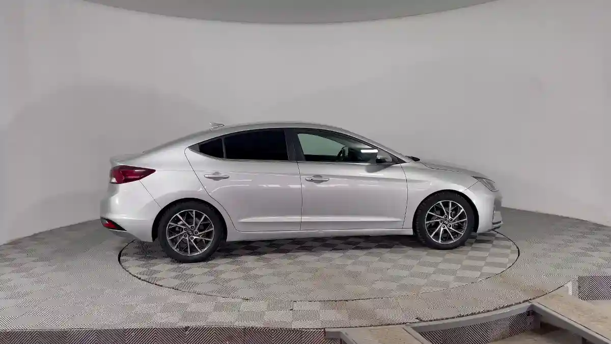 Hyundai Elantra 2018 года за 6 785 000 тг. в Караганда