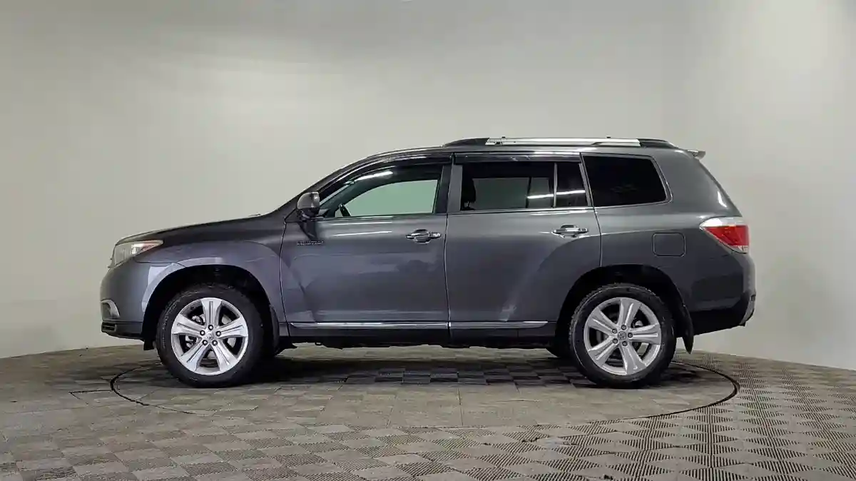Toyota Highlander 2013 года за 13 000 000 тг. в Алматы