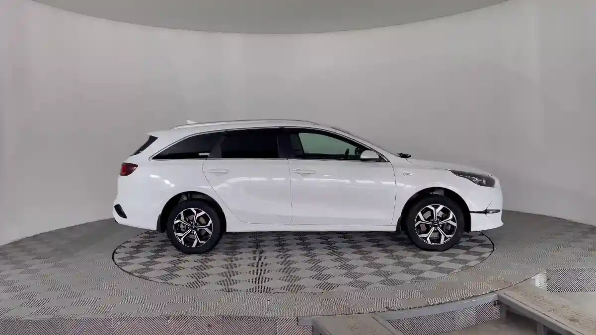 Kia Ceed SW 2022 года за 8 872 000 тг. в Караганда