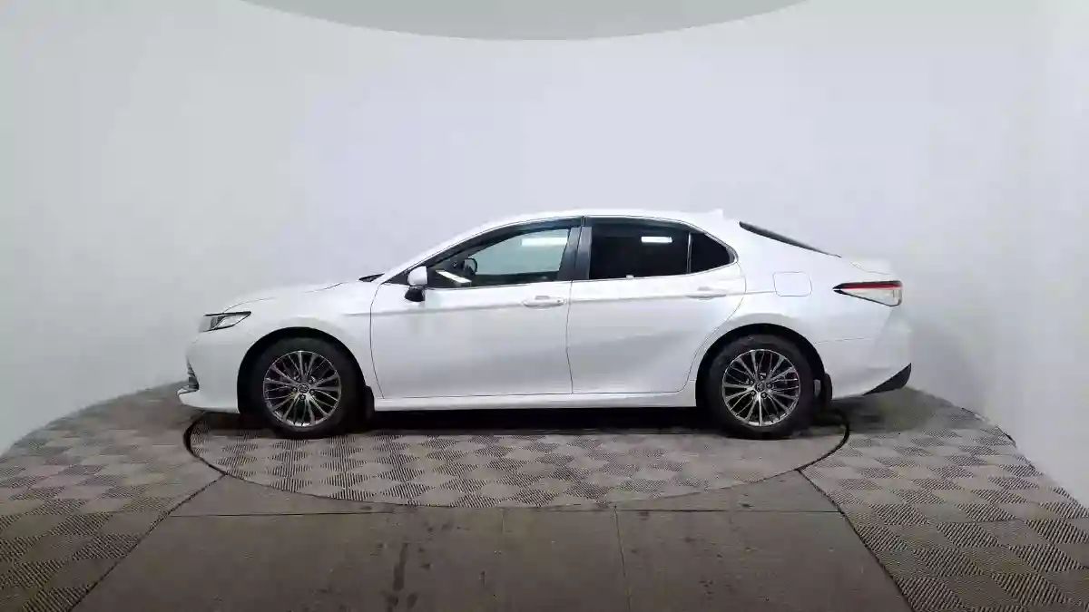 Toyota Camry 2019 года за 11 660 000 тг. в Астана
