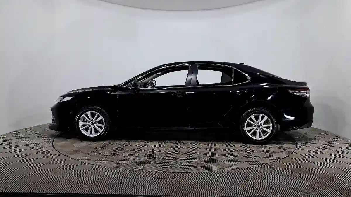 Toyota Camry 2019 года за 9 990 000 тг. в Астана