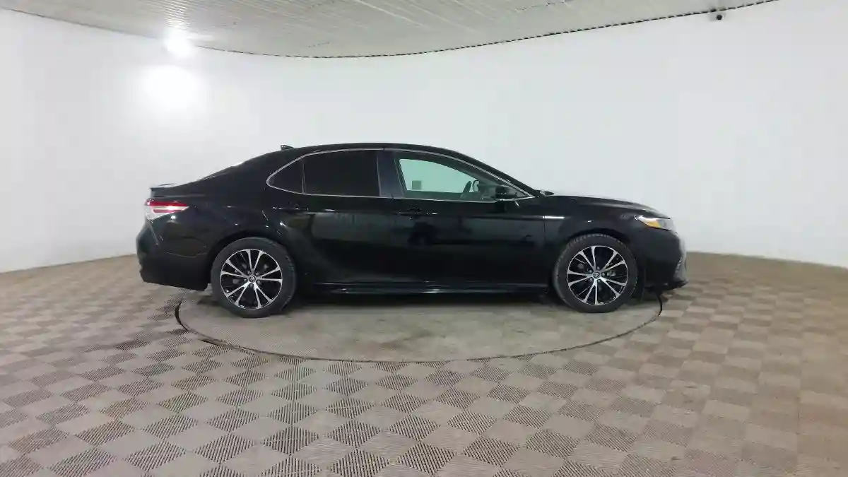 Toyota Camry 2019 года за 11 030 000 тг. в Шымкент
