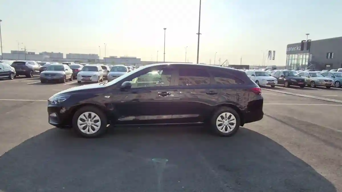 Hyundai i30 2023 года за 7 660 000 тг. в Алматы
