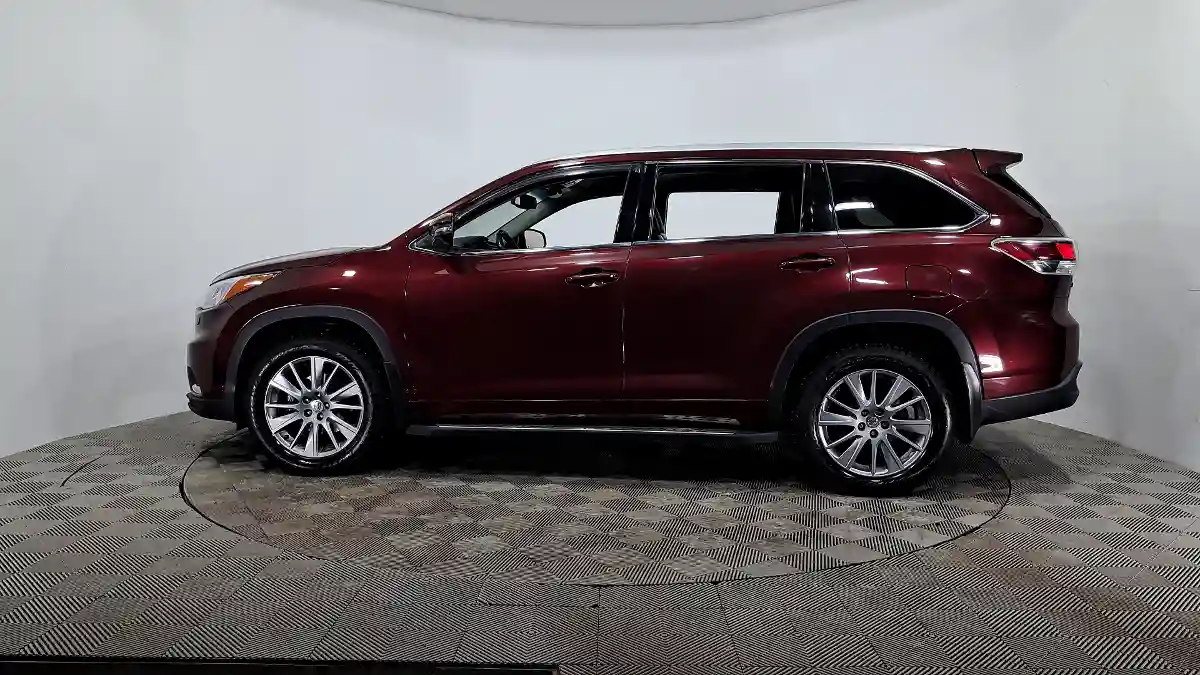 Toyota Highlander 2014 года за 13 365 000 тг. в Астана