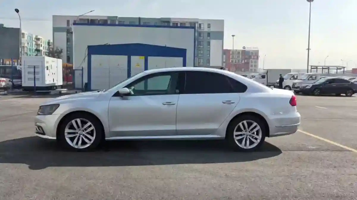 Volkswagen Passat 2018 года за 5 990 000 тг. в Алматы