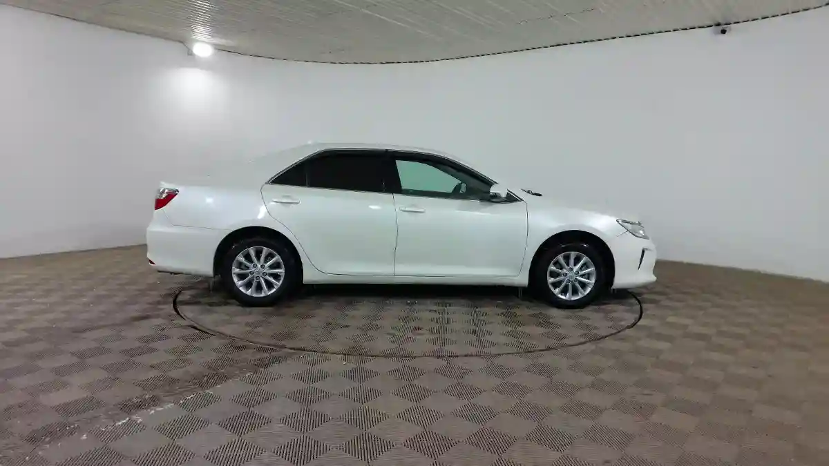 Toyota Camry 2016 года за 8 400 000 тг. в Шымкент