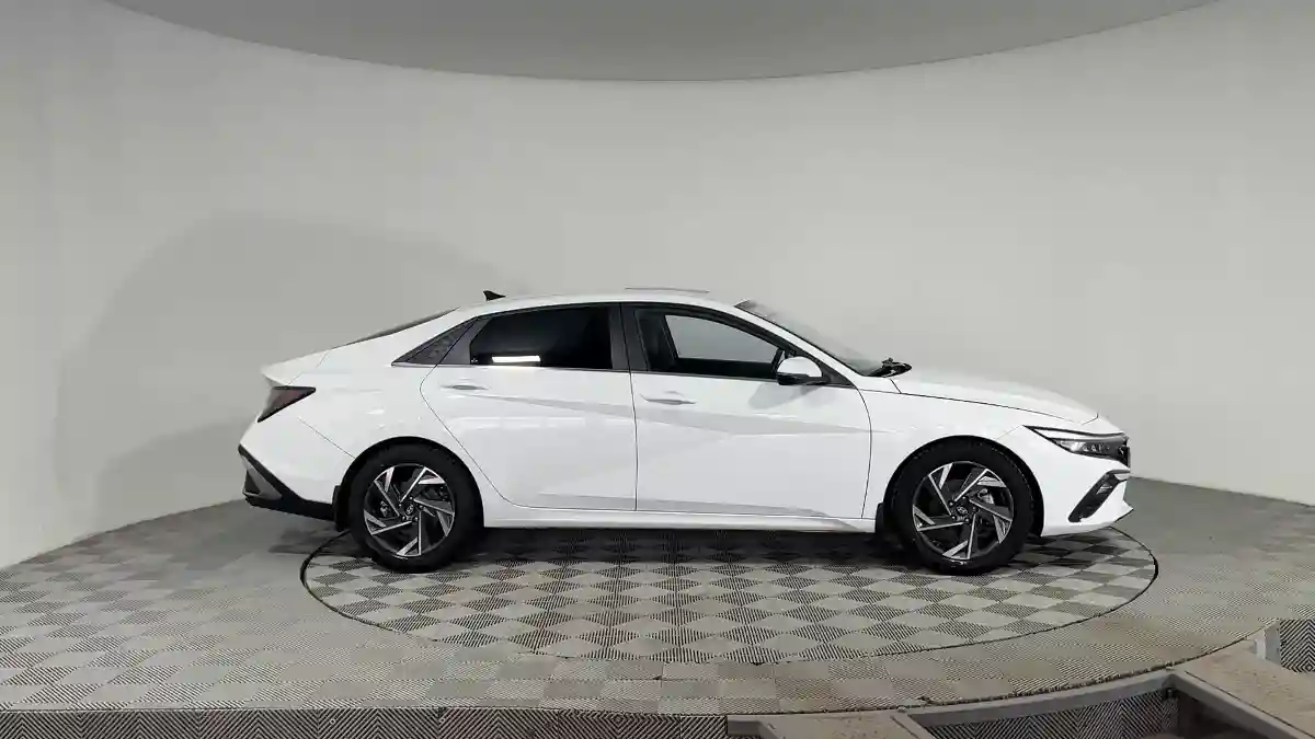 Hyundai Elantra 2023 года за 8 010 000 тг. в Караганда
