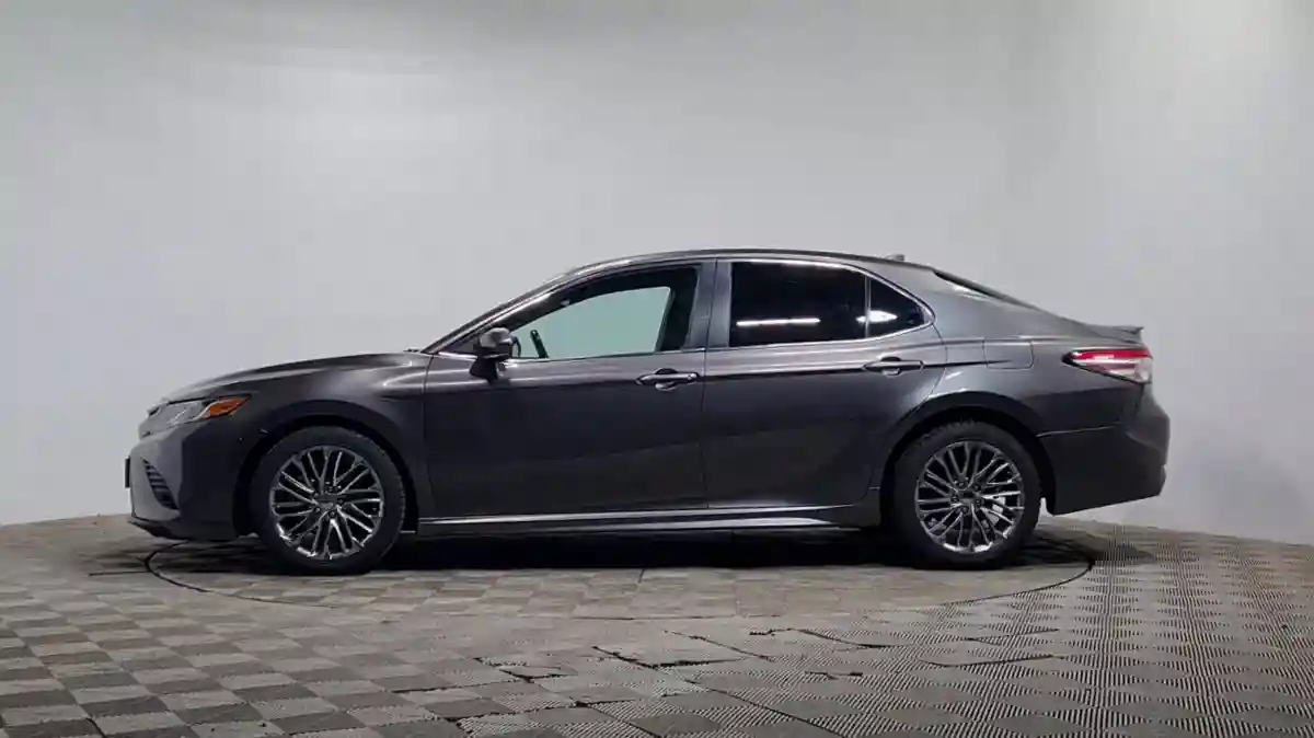 Toyota Camry 2019 года за 11 250 000 тг. в Алматы