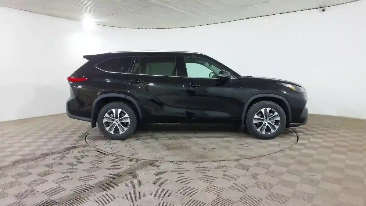Toyota Highlander 2021 года за 18 890 000 тг. в Шымкент