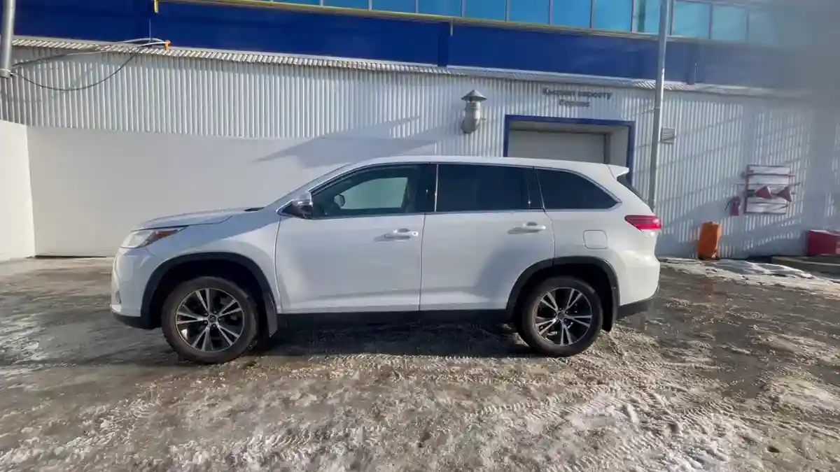 Toyota Highlander 2019 года за 17 100 000 тг. в Уральск