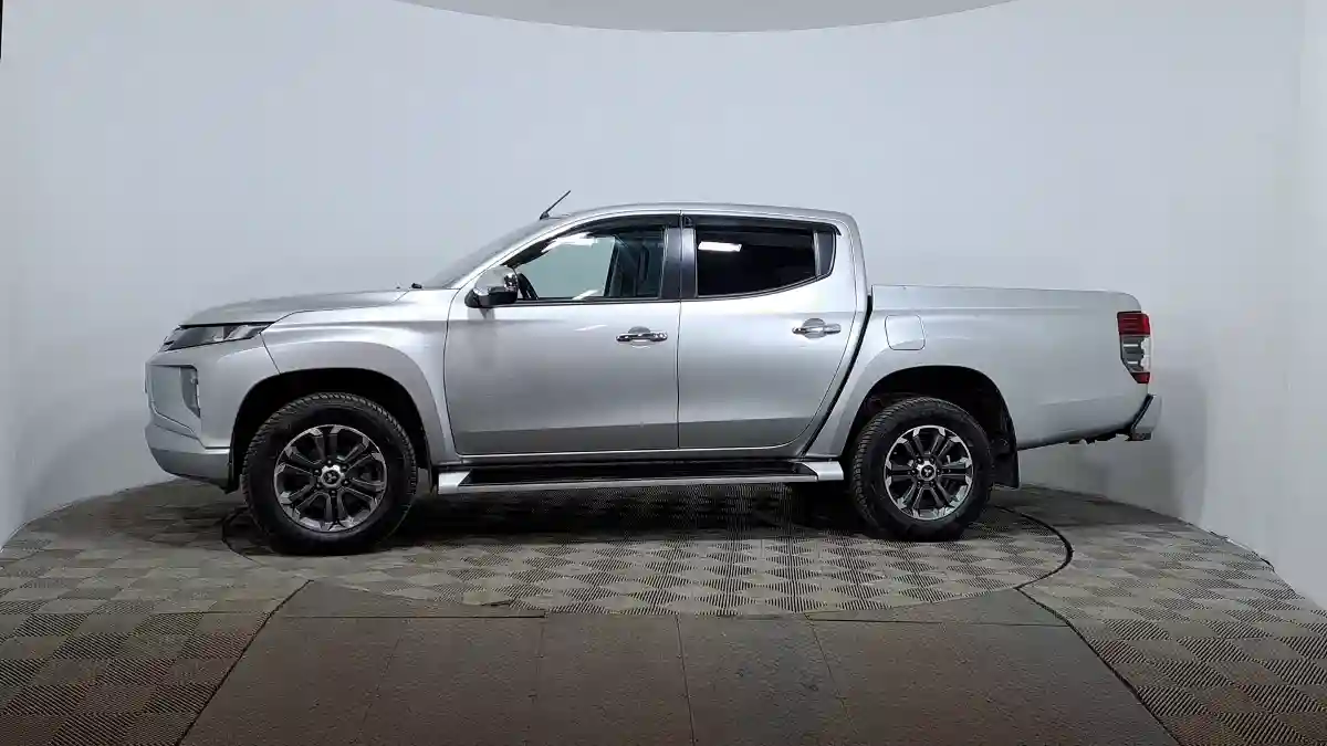 Mitsubishi L200 2021 года за 11 490 000 тг. в Астана
