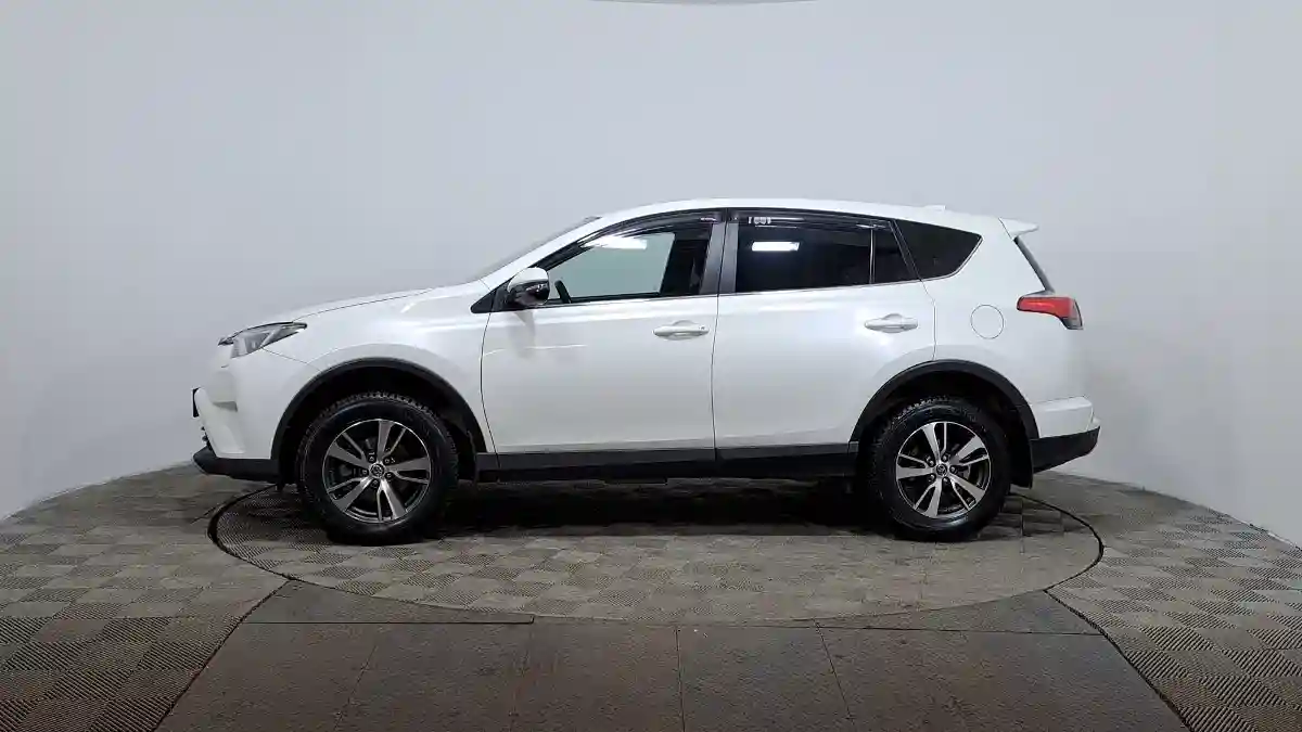 Toyota RAV4 2017 года за 10 990 000 тг. в Астана