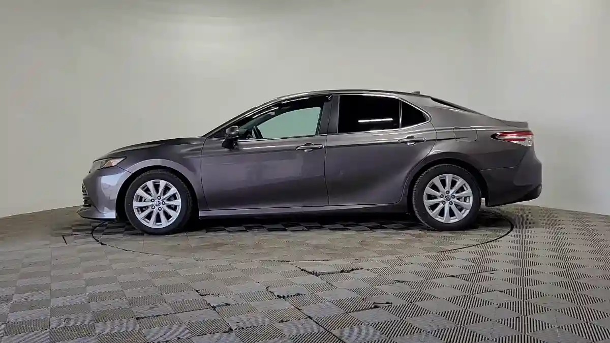 Toyota Camry 2020 года за 9 890 000 тг. в Алматы