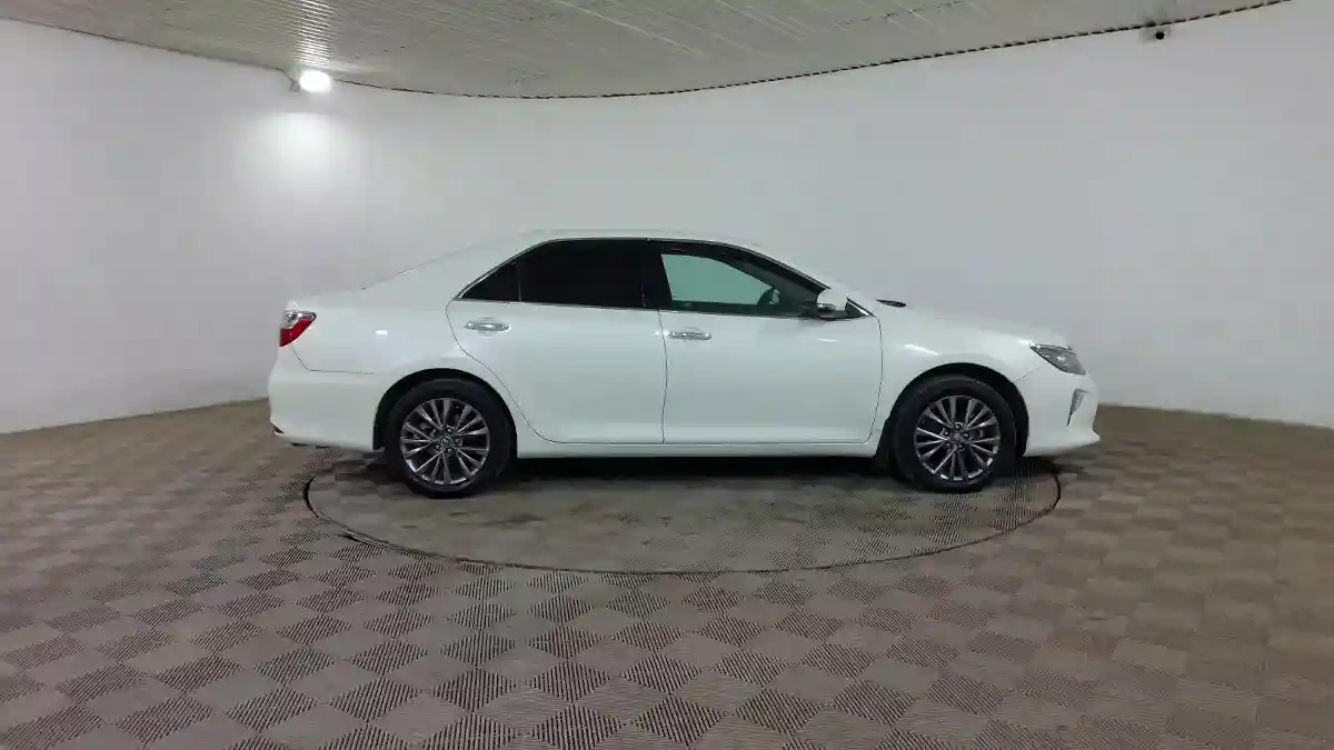 Toyota Camry 2017 года за 9 390 000 тг. в Шымкент