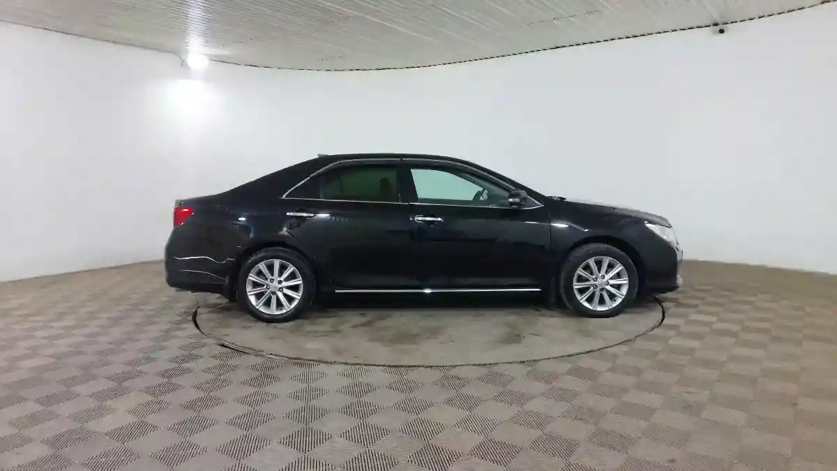 Toyota Camry 2014 года за 9 490 000 тг. в Шымкент