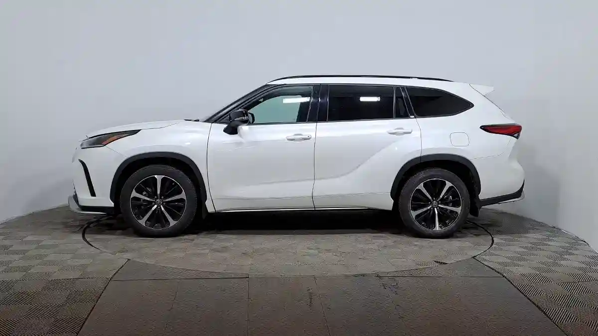 Toyota Highlander 2021 года за 22 000 000 тг. в Астана