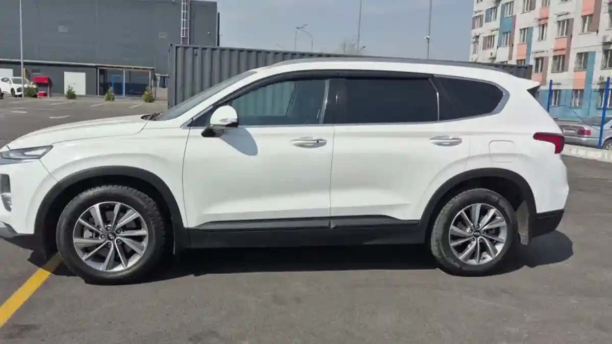 Hyundai Santa Fe 2019 года за 12 200 000 тг. в Алматы