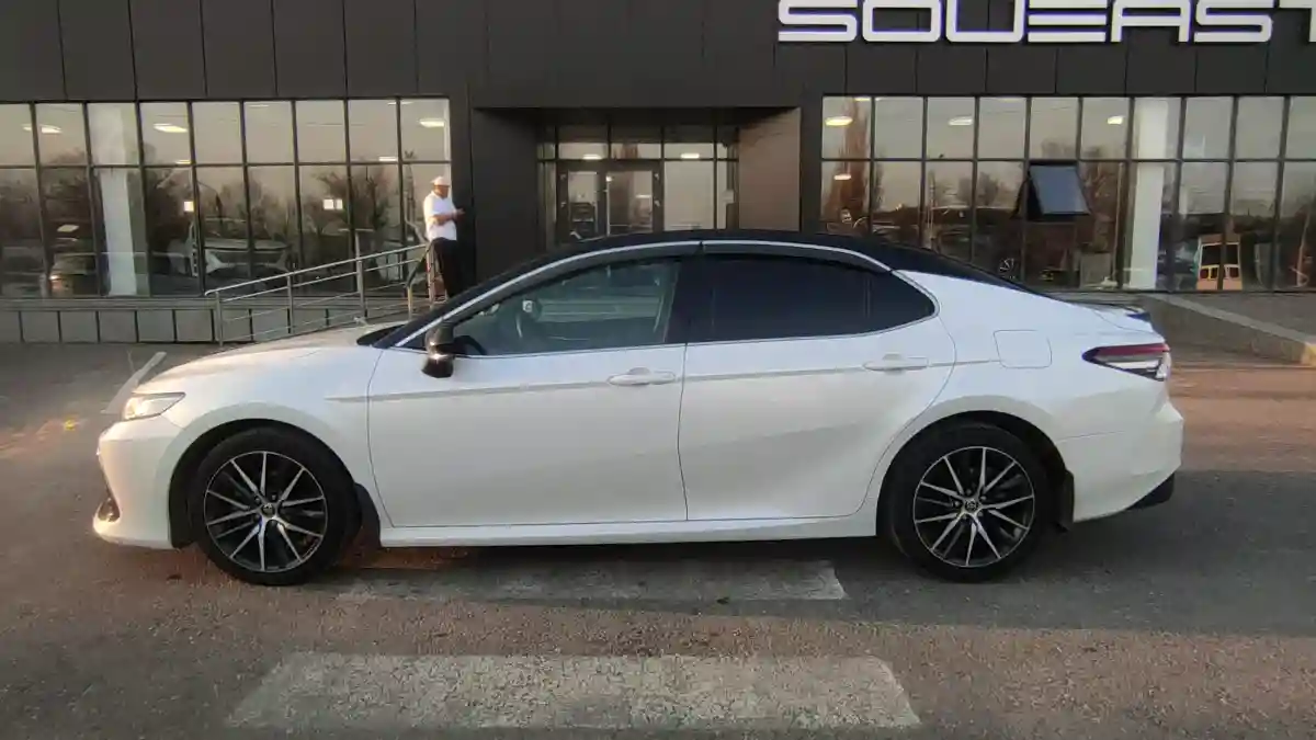 Toyota Camry 2021 года за 17 000 000 тг. в Тараз