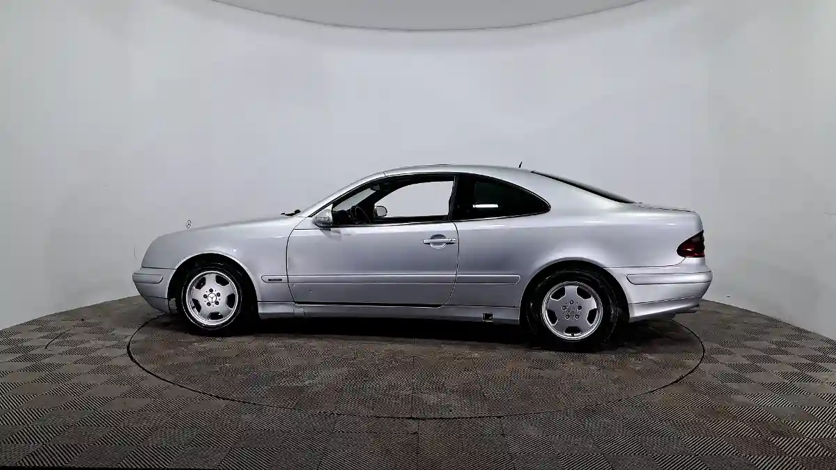 Mercedes-Benz CLK-Класс 2001 года за 2 390 000 тг. в Астана