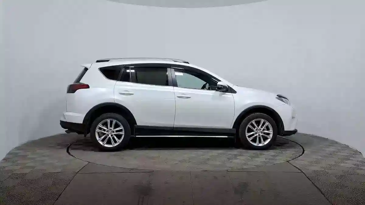 Toyota RAV4 2017 года за 10 250 000 тг. в Астана