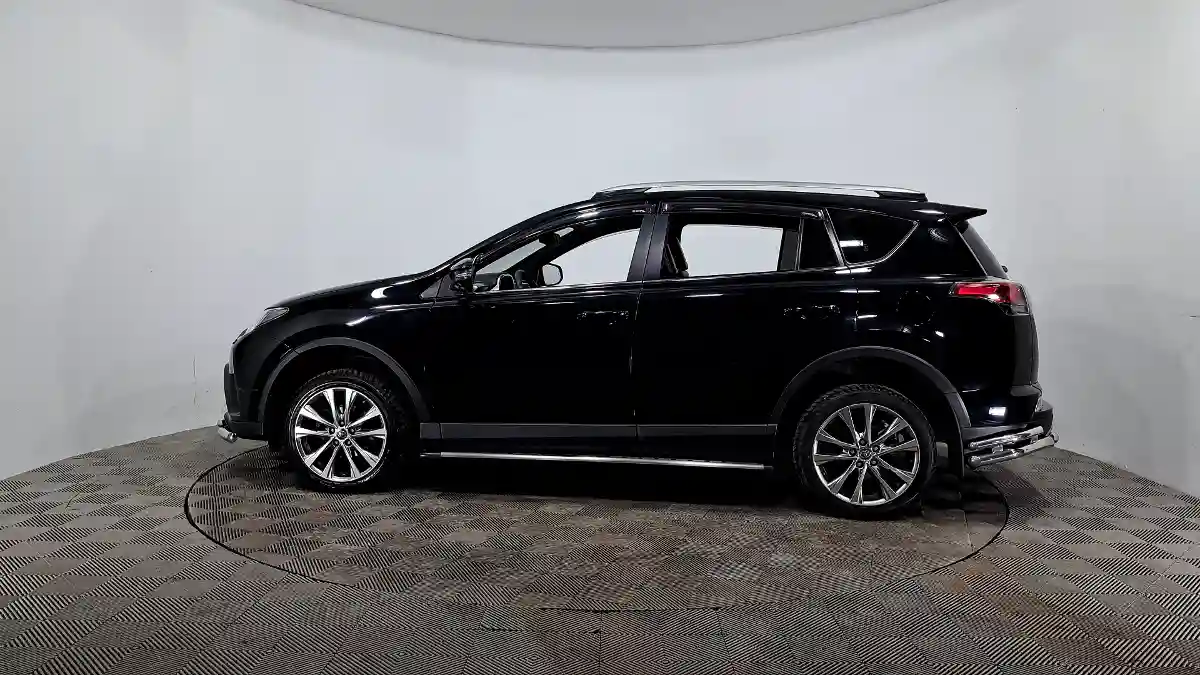 Toyota RAV4 2019 года за 12 490 000 тг. в Астана