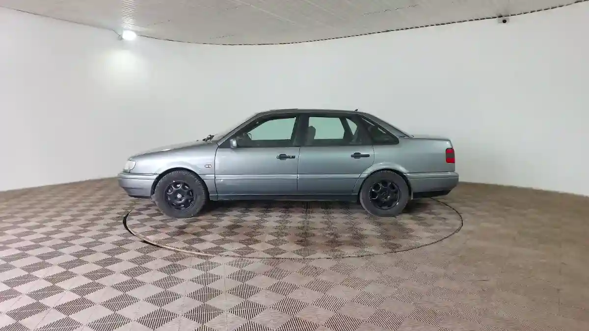 Volkswagen Passat 1994 года за 990 000 тг. в Шымкент