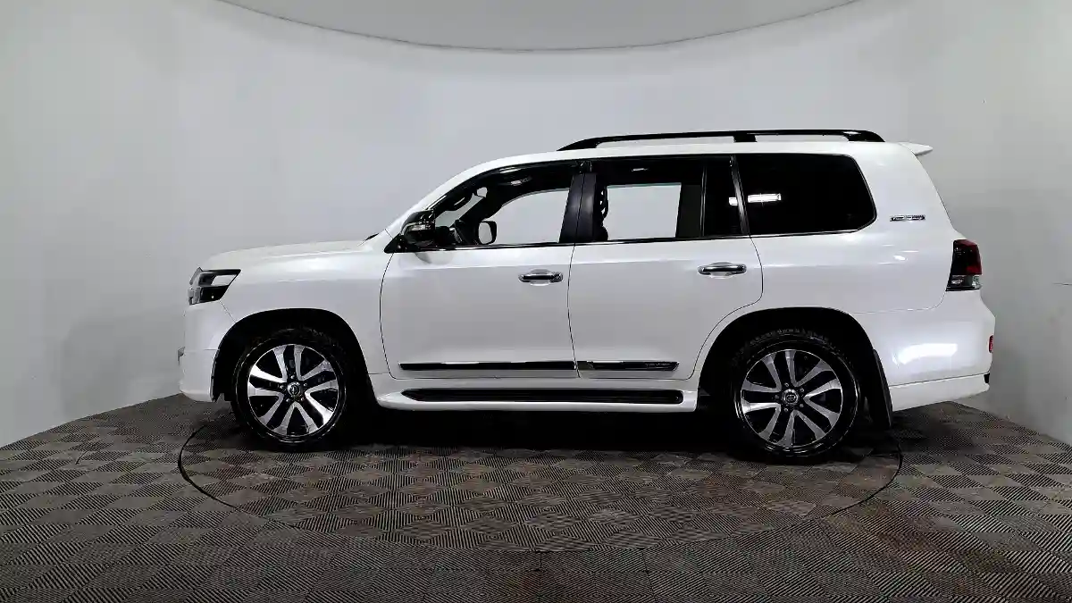 Toyota Land Cruiser 2018 года за 31 990 000 тг. в Астана