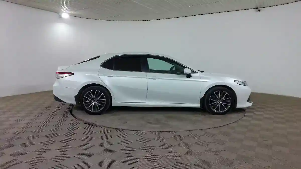 Toyota Camry 2018 года за 11 490 000 тг. в Шымкент