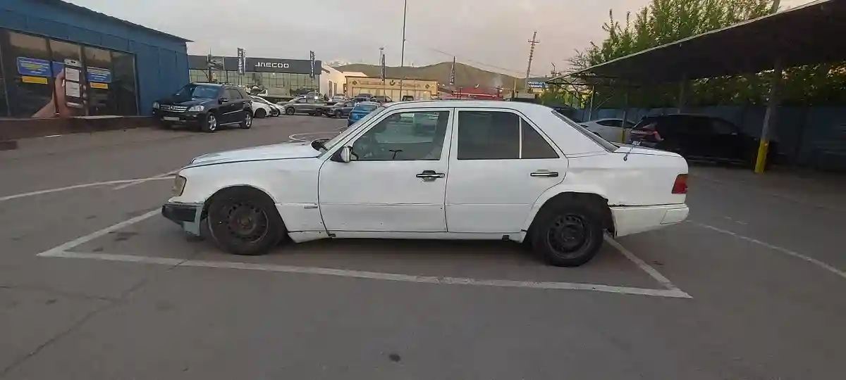 Mercedes-Benz E-Класс 1991 года за 450 000 тг. в Алматы