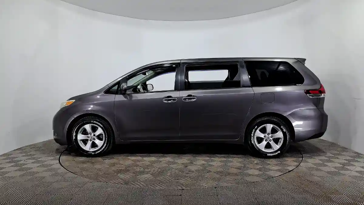 Toyota Sienna 2011 года за 10 190 000 тг. в Астана