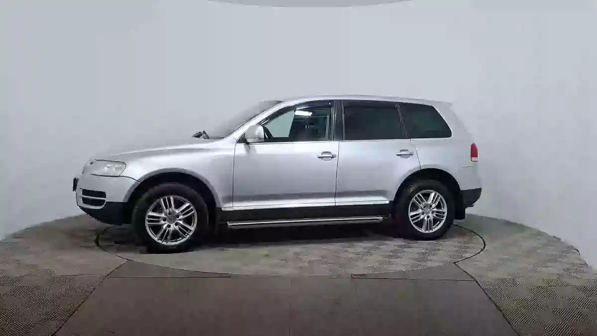Volkswagen Touareg 2005 года за 4 190 000 тг. в Астана