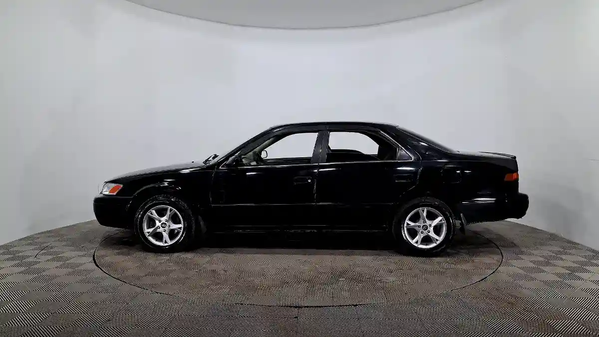 Toyota Camry 1998 года за 2 490 000 тг. в Астана