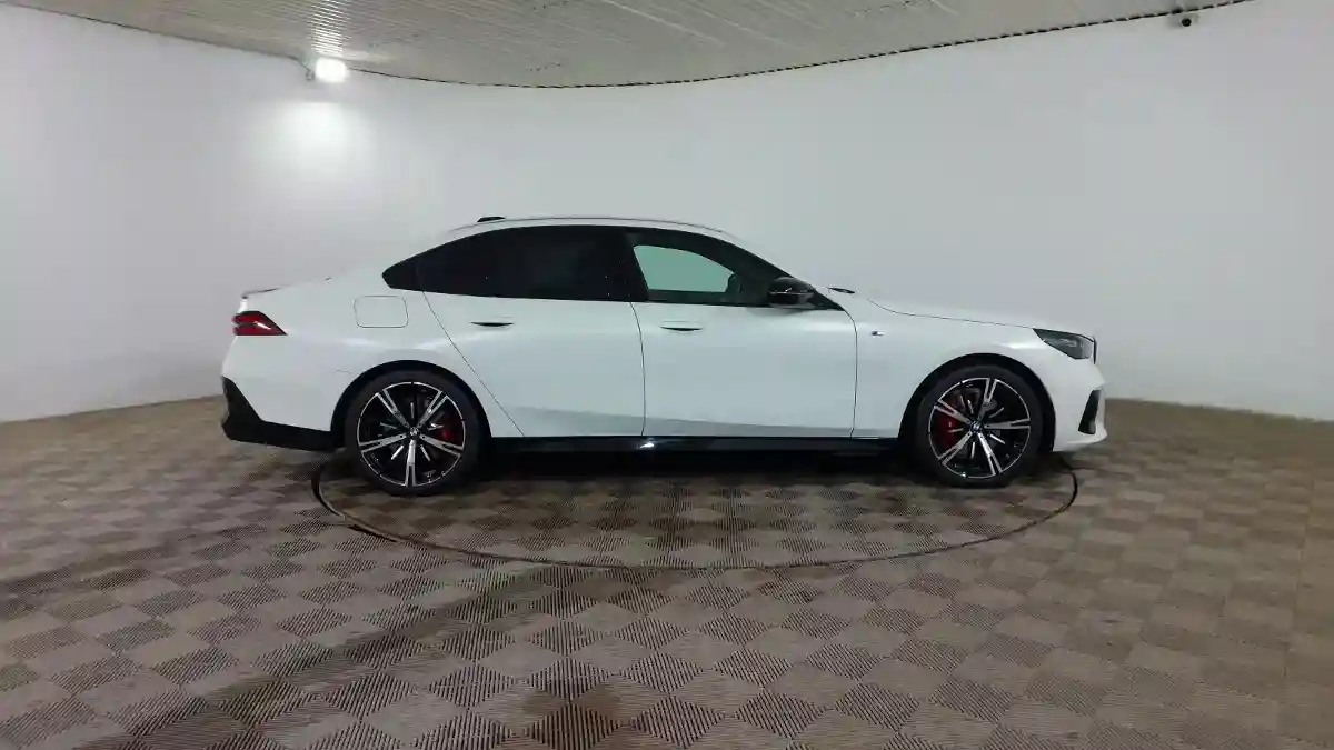 BMW 5 серии 2024 года за 41 990 000 тг. в Шымкент