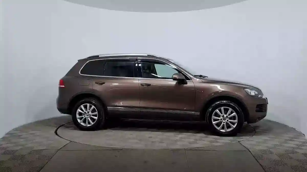 Volkswagen Touareg 2012 года за 11 590 000 тг. в Астана