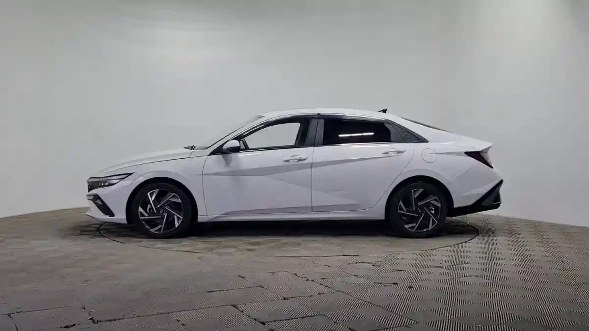 Hyundai Elantra 2023 года за 7 990 000 тг. в Алматы