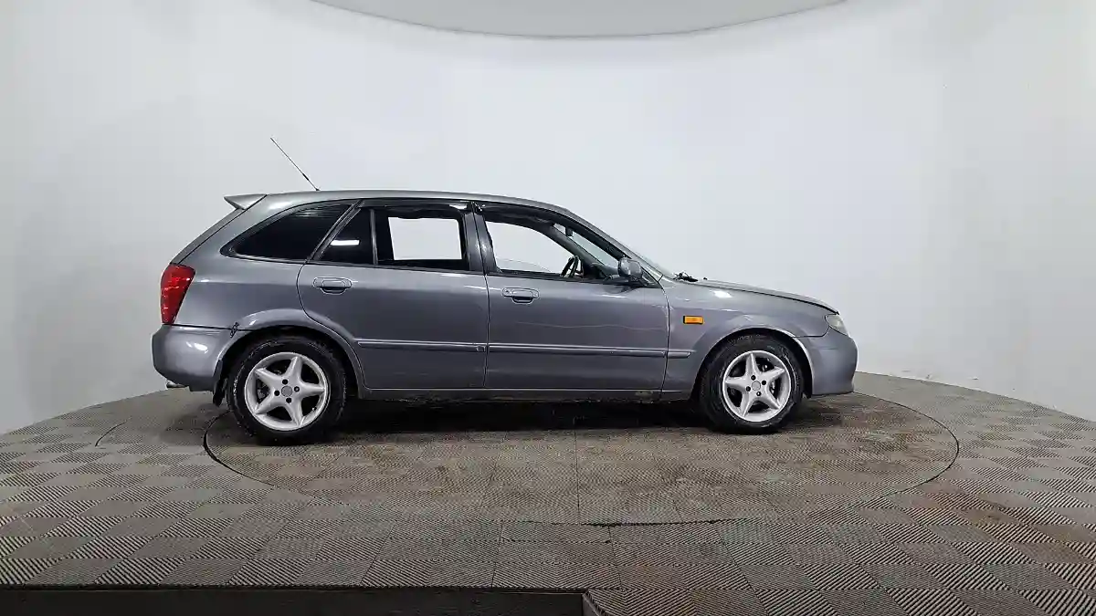 Mazda 323 2002 года за 1 590 000 тг. в Астана