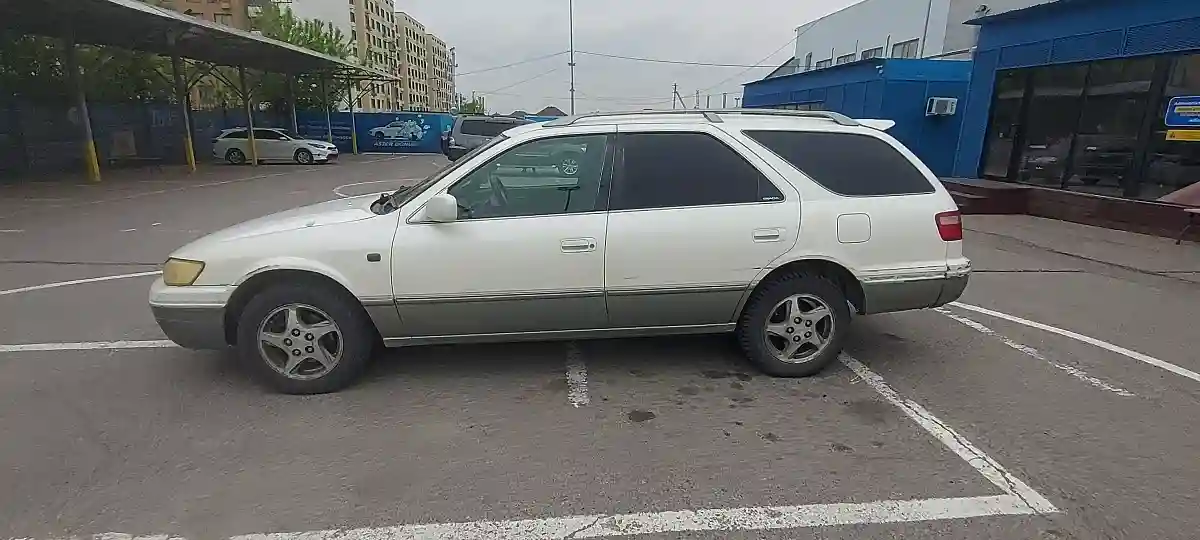 Toyota Camry 1998 года за 1 450 000 тг. в Алматы