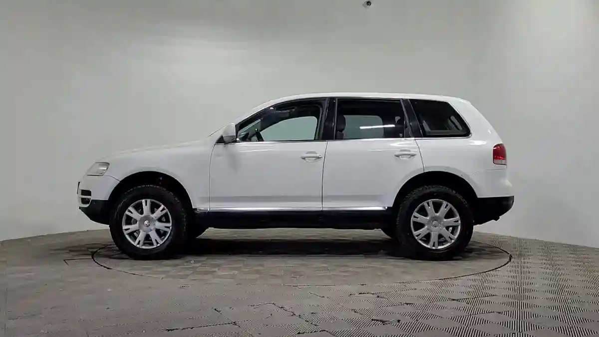 Volkswagen Touareg 2006 года за 3 890 000 тг. в Алматы