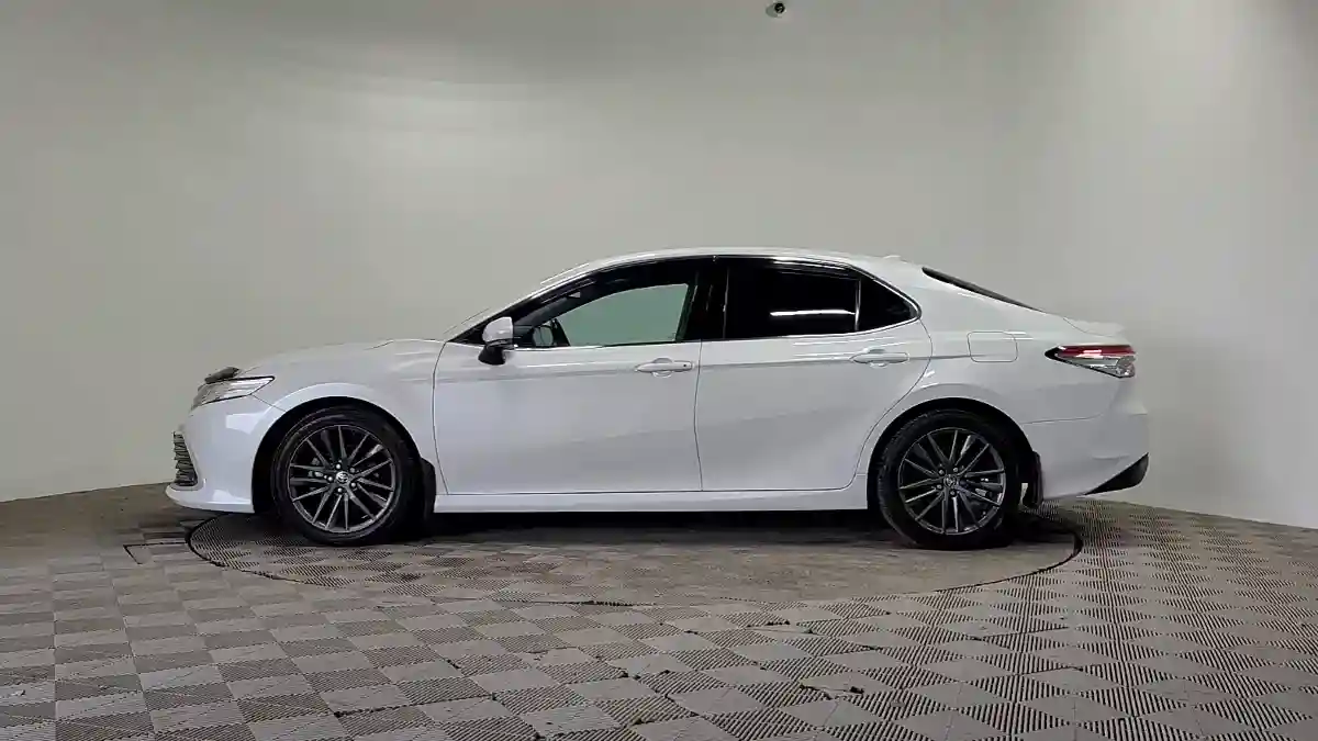 Toyota Camry 2021 года за 14 990 000 тг. в Алматы
