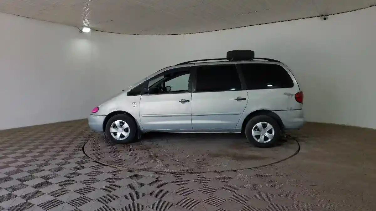 Volkswagen Sharan 1996 года за 890 000 тг. в Шымкент