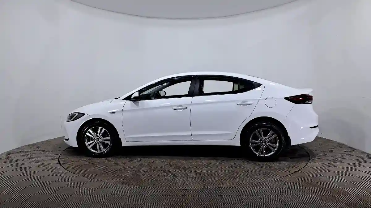Hyundai Elantra 2017 года за 6 250 000 тг. в Астана
