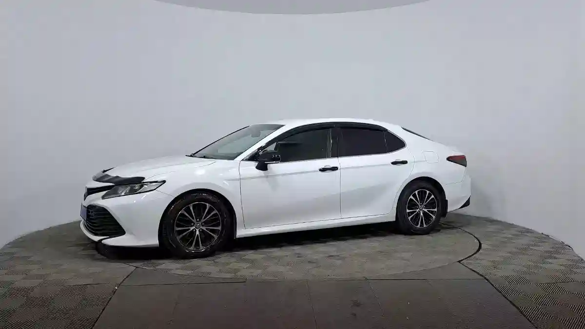 Toyota Camry 2018 года за 9 990 000 тг. в Астана