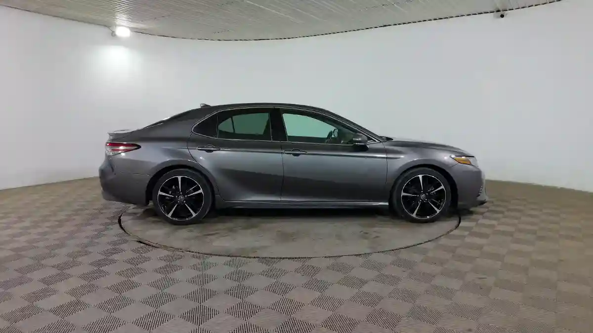 Toyota Camry 2019 года за 13 300 000 тг. в Шымкент