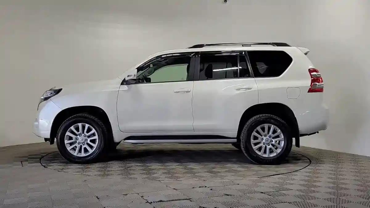 Toyota Land Cruiser Prado 2016 года за 23 000 000 тг. в Алматы