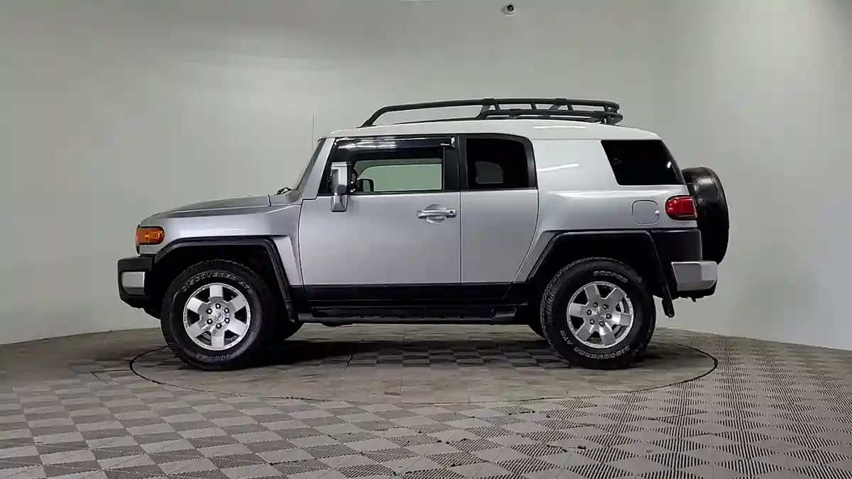 Toyota FJ Cruiser 2006 года за 14 700 000 тг. в Алматы