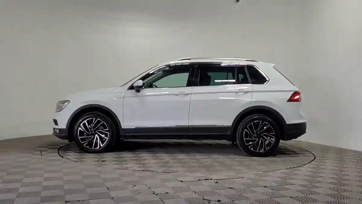 Volkswagen Tiguan 2018 года за 10 000 000 тг. в Алматы