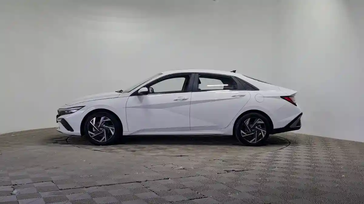 Hyundai Elantra 2023 года за 7 590 000 тг. в Алматы