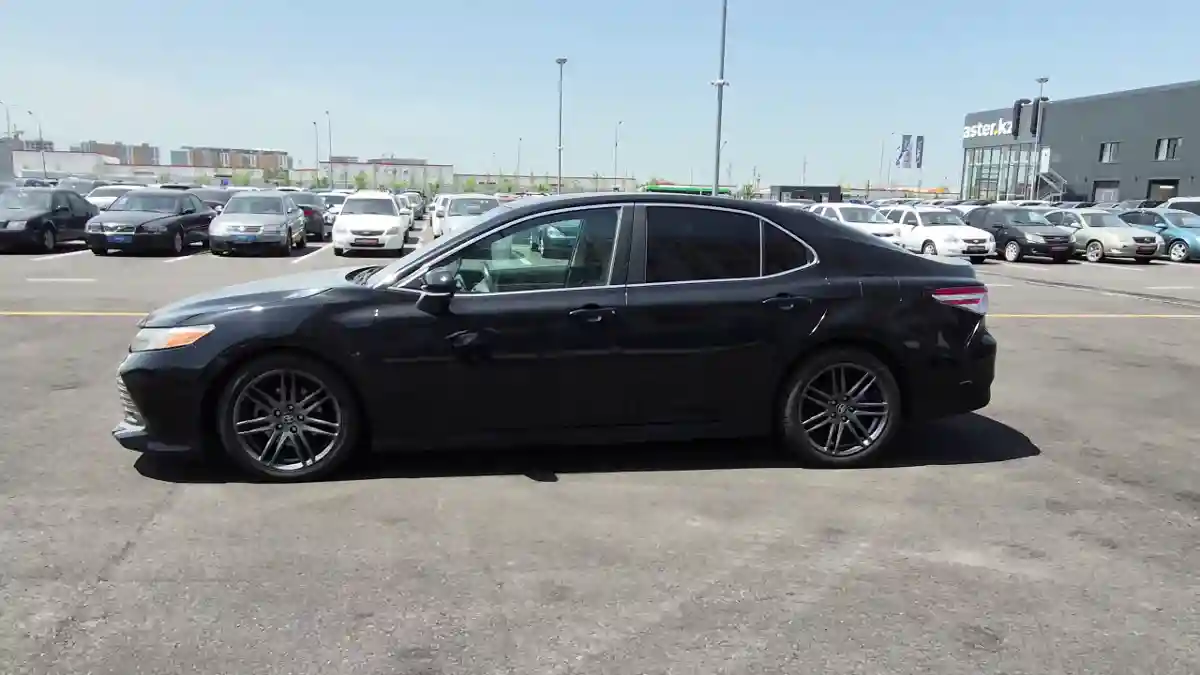 Toyota Camry 2020 года за 8 990 000 тг. в Алматы