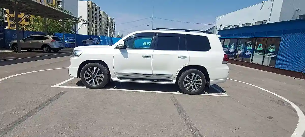 Toyota Land Cruiser 2017 года за 29 990 000 тг. в Алматы