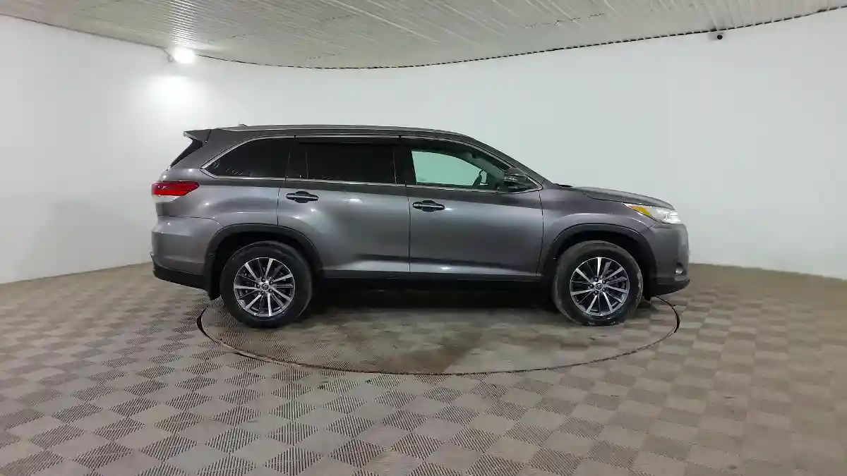 Toyota Highlander 2019 года за 16 400 000 тг. в Шымкент